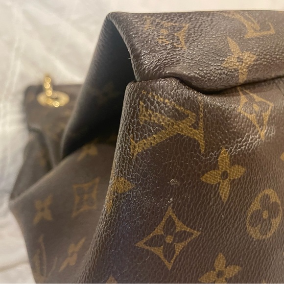 Louis Vuitton Artsy in Monogram LV - Picture 6 of 16
